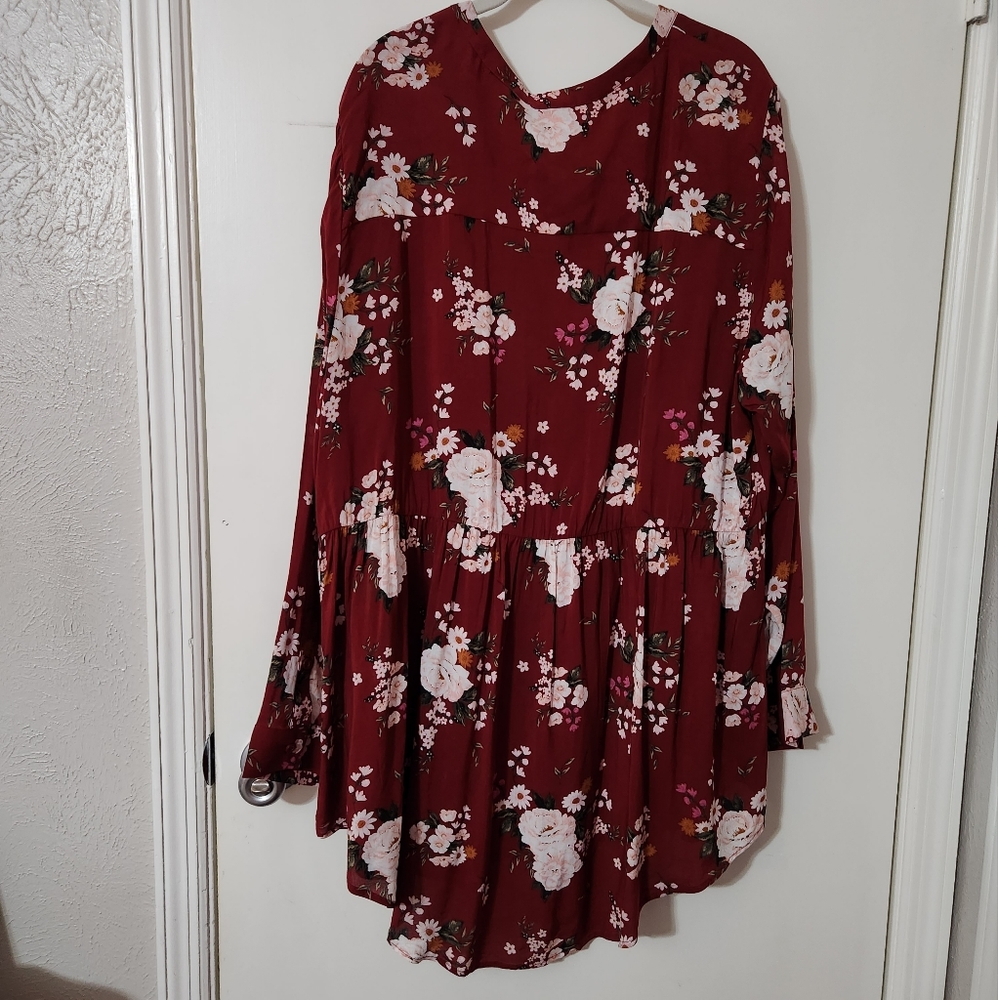 Torrid Size 3 long sleeve blouse in burgundy and pinks longer hem in back NWT